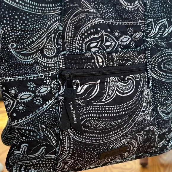 Vera Bradley Black and White Paisley Crossbody shoulder Bag - Picture 3 of 6